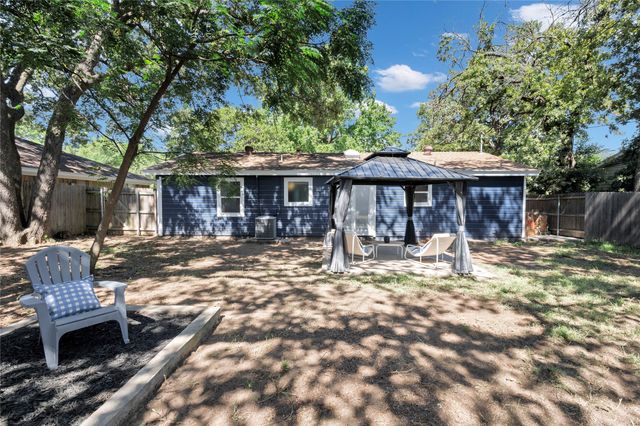 813 Clover Park Drive, Arlington, TX 76013