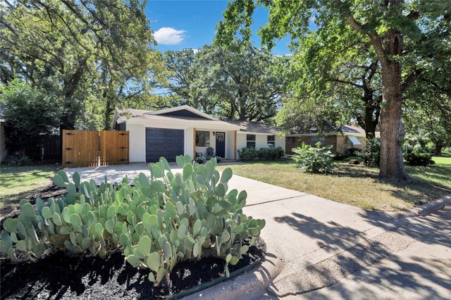 813 Clover Park Drive, Arlington, TX 76013