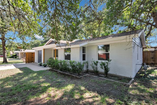 813 Clover Park Drive, Arlington, TX 76013