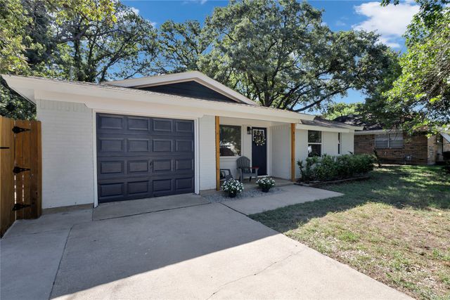 813 Clover Park Drive, Arlington, TX 76013