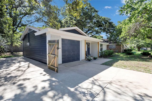 813 Clover Park Drive, Arlington, TX 76013