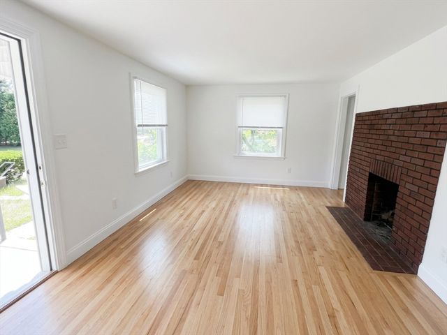 22 Hanson Ave, Walpole, MA 02081