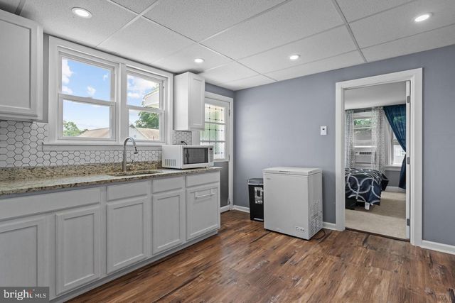 73 W CHESTNUT AVE, Vineland, NJ 08360