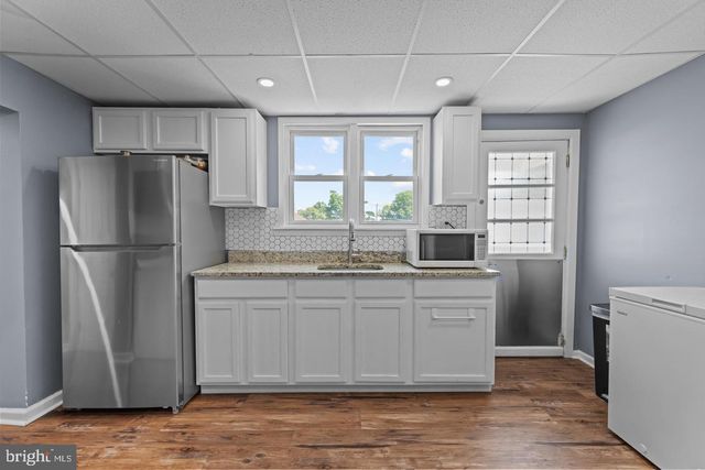 73 W CHESTNUT AVE, Vineland, NJ 08360