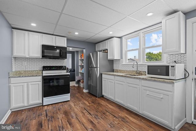 73 W CHESTNUT AVE, Vineland, NJ 08360