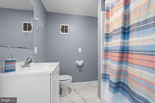 73 W CHESTNUT AVE, Vineland, NJ 08360