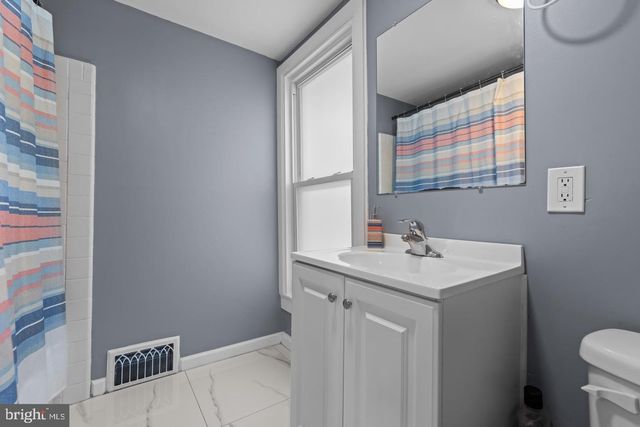 73 W CHESTNUT AVE, Vineland, NJ 08360