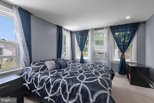 73 W CHESTNUT AVE, Vineland, NJ 08360