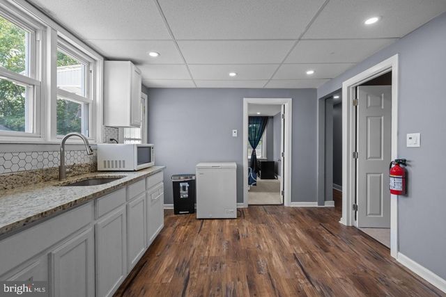 73 W CHESTNUT AVE, Vineland, NJ 08360