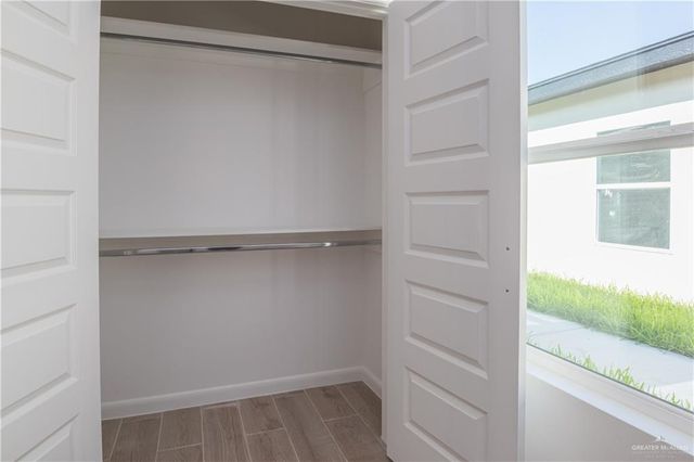 2709 W Brookside Bend Street 4, Edinburg, TX 78539
