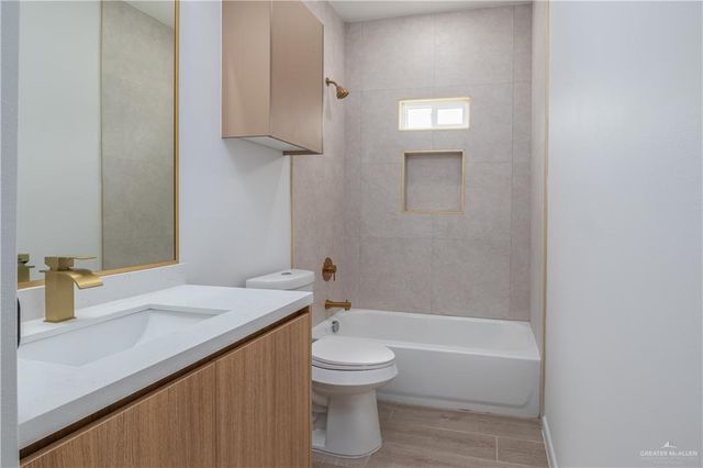 2709 W Brookside Bend Street 4, Edinburg, TX 78539