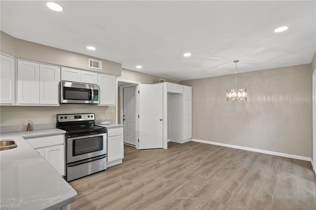 748 Cottonwood CT, Virginia Beach, VA 23462