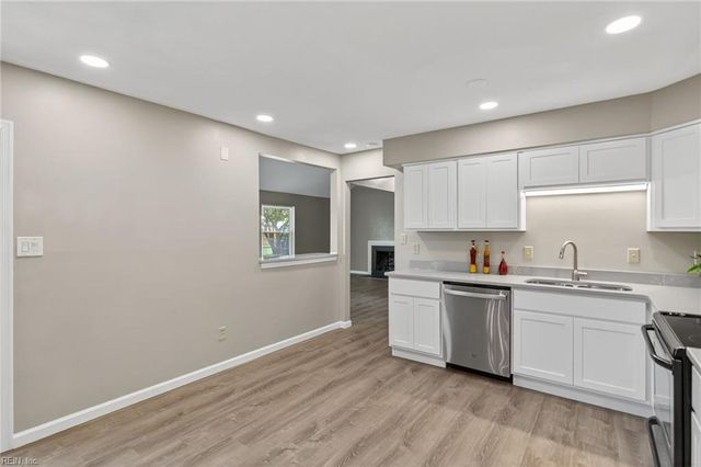 748 Cottonwood CT, Virginia Beach, VA 23462