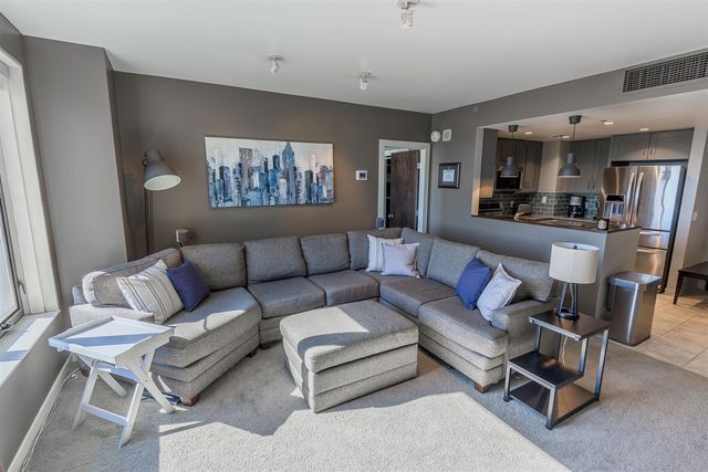 103 Campau Circle 1911, Grand Rapids, MI 49503