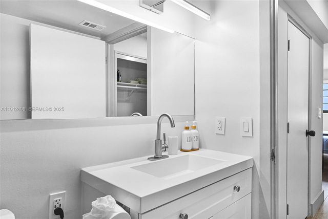 1418 Collins Ave 302, Miami Beach, FL 33139