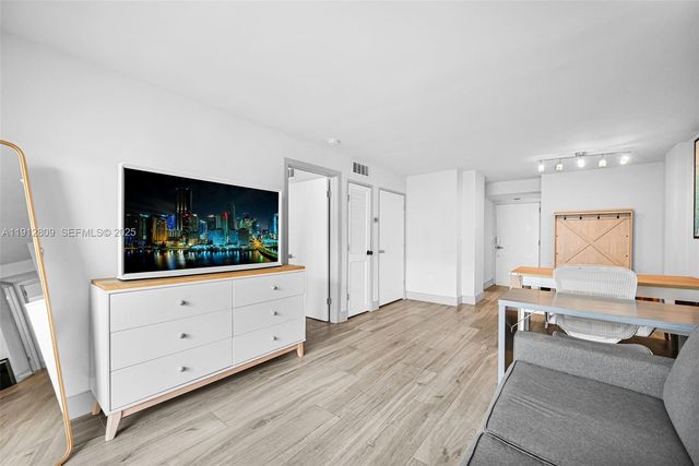 1418 Collins Ave 302, Miami Beach, FL 33139