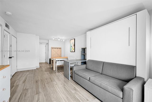 1418 Collins Ave 302, Miami Beach, FL 33139