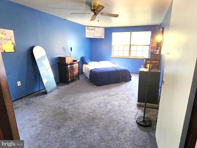 22 BROADLEAF DR, Newark, DE 19702