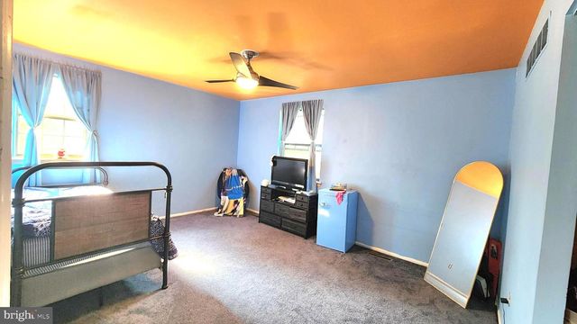 22 BROADLEAF DR, Newark, DE 19702