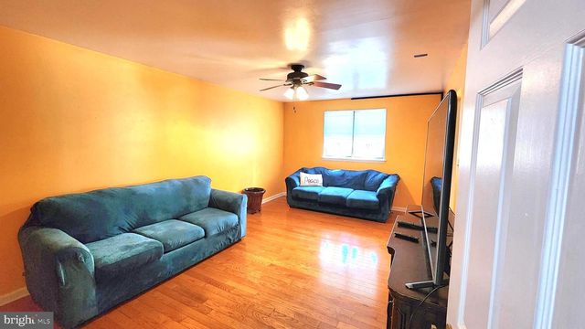 22 BROADLEAF DR, Newark, DE 19702
