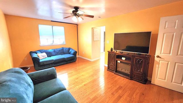 22 BROADLEAF DR, Newark, DE 19702