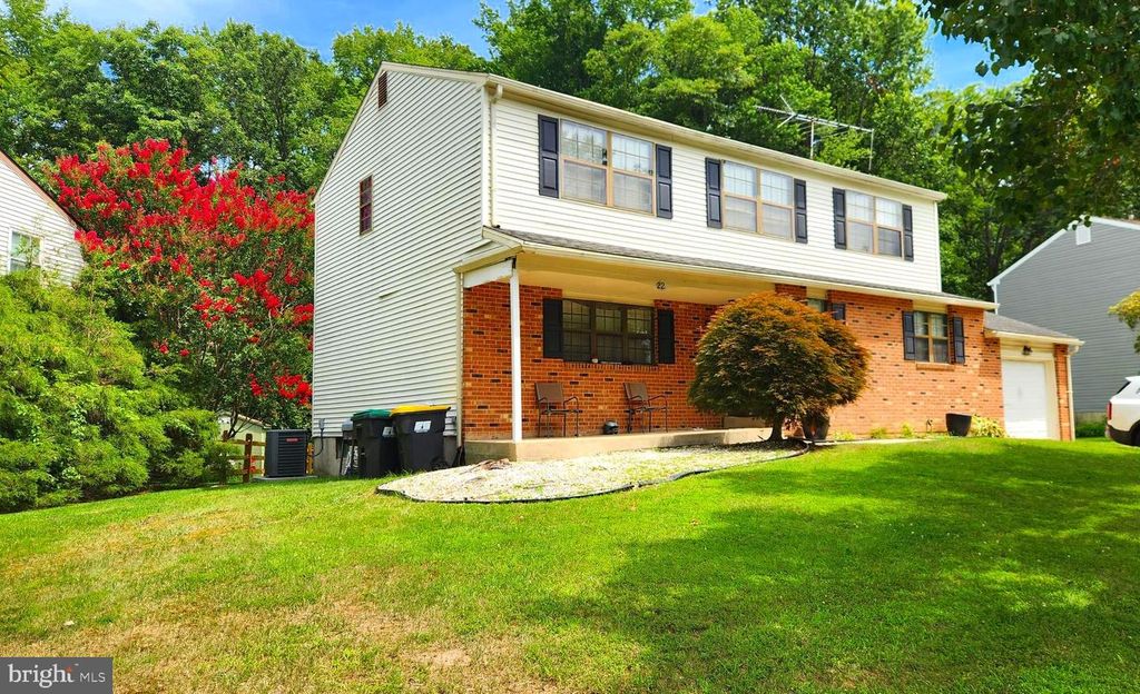 22 BROADLEAF DR, Newark, DE 19702