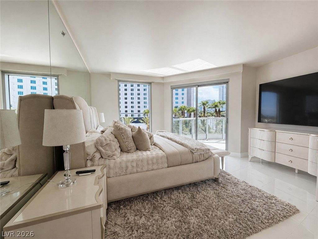 322 Karen Avenue 308, Las Vegas, NV 89109 — photo 4