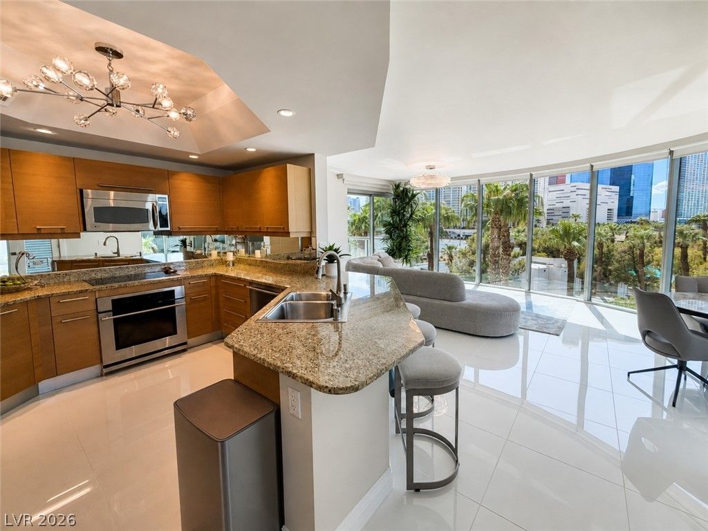 322 Karen Avenue 308, Las Vegas, NV 89109 — photo 5