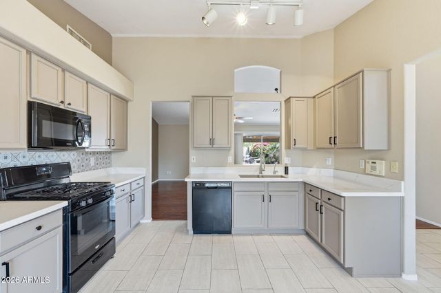 207 E DEVON Drive, Gilbert, AZ 85296