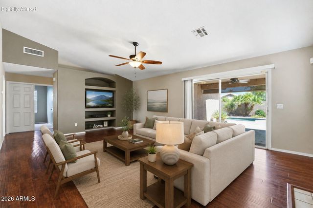 207 E DEVON Drive, Gilbert, AZ 85296