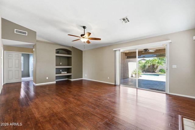 207 E DEVON Drive, Gilbert, AZ 85296