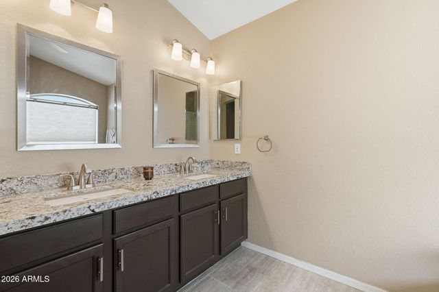 207 E DEVON Drive, Gilbert, AZ 85296