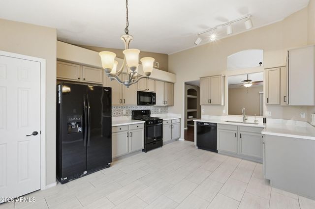 207 E DEVON Drive, Gilbert, AZ 85296