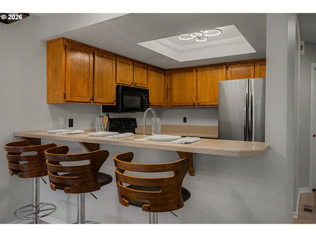2038 TITAN Ter, West Linn, OR 97068
