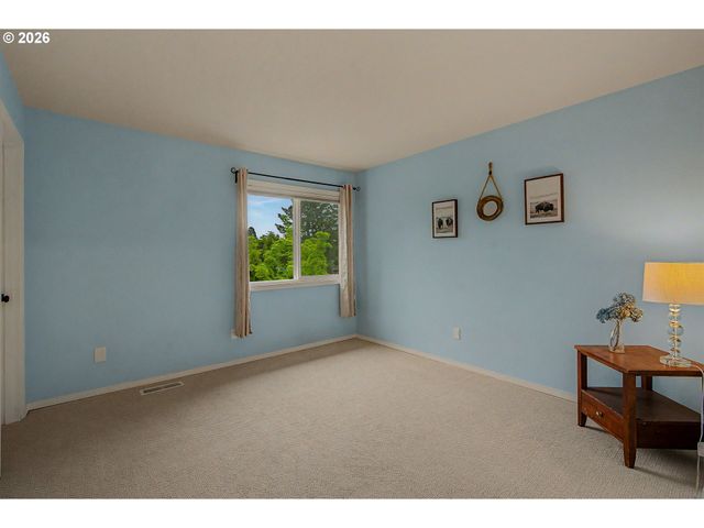 2038 TITAN Ter, West Linn, OR 97068