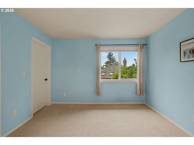 2038 TITAN Ter, West Linn, OR 97068