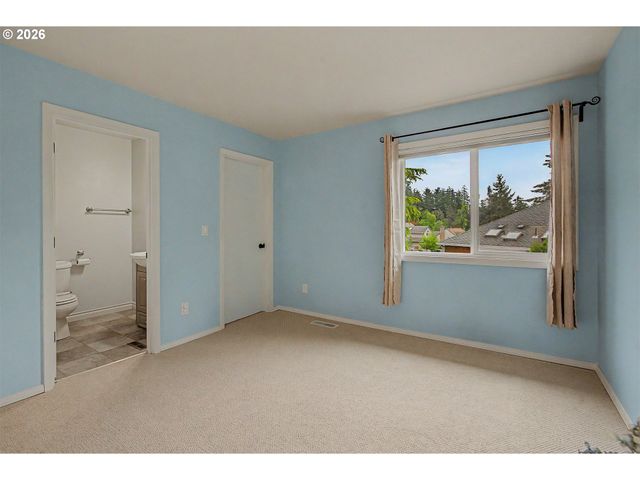 2038 TITAN Ter, West Linn, OR 97068