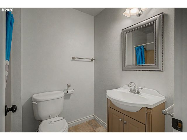 2038 TITAN Ter, West Linn, OR 97068