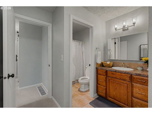 2038 TITAN Ter, West Linn, OR 97068