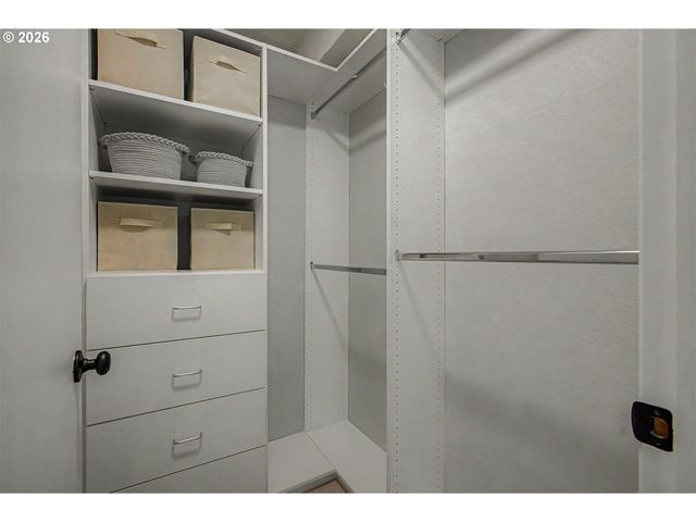 2038 TITAN Ter, West Linn, OR 97068
