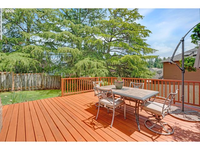 2038 TITAN Ter, West Linn, OR 97068