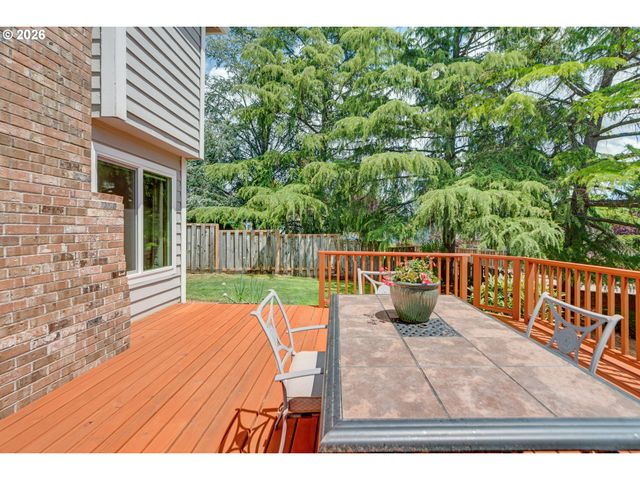 2038 TITAN Ter, West Linn, OR 97068