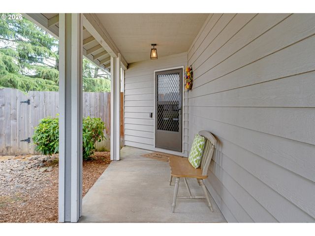 2038 TITAN Ter, West Linn, OR 97068