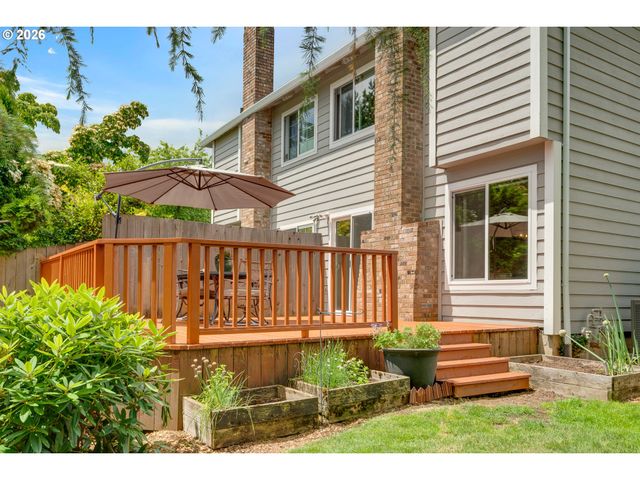 2038 TITAN Ter, West Linn, OR 97068