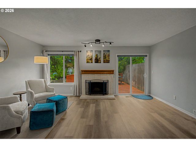 2038 TITAN Ter, West Linn, OR 97068