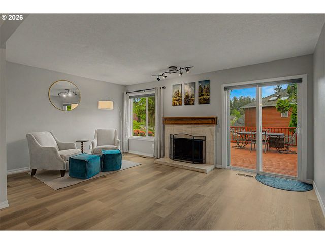 2038 TITAN Ter, West Linn, OR 97068