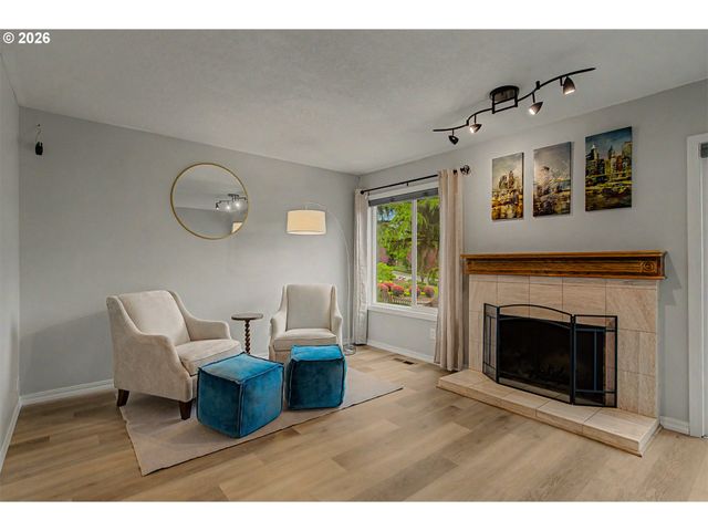 2038 TITAN Ter, West Linn, OR 97068