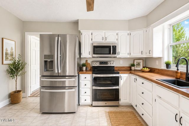 3935 Erwin Highway, Afton, TN 37616