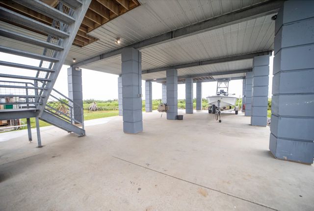 118 Hebert Ln, Grand Isle, LA 70358