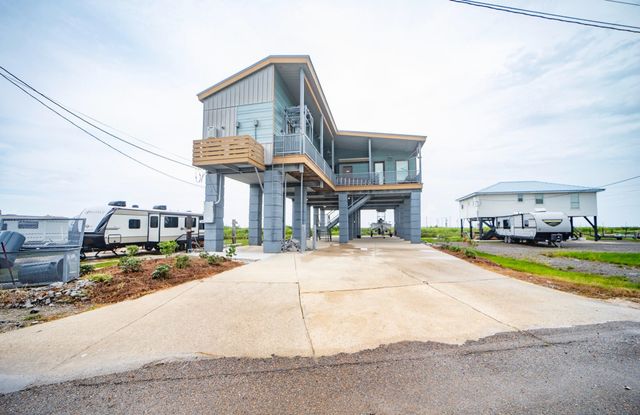 118 Hebert Ln, Grand Isle, LA 70358